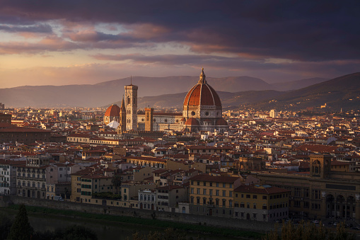 Florencia o Florencia, punto de referencia de la Catedral del Duomo. Vista del atardecer desde Piazzale Michelangelo. Italia photo