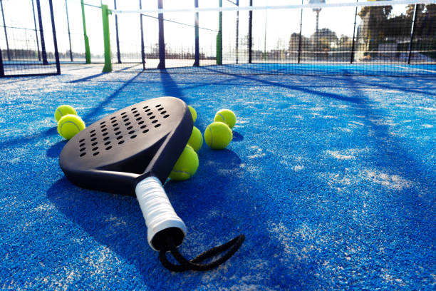 paddle tennis racket and balls on the blue paddle court - padel stockfoto's en -beelden