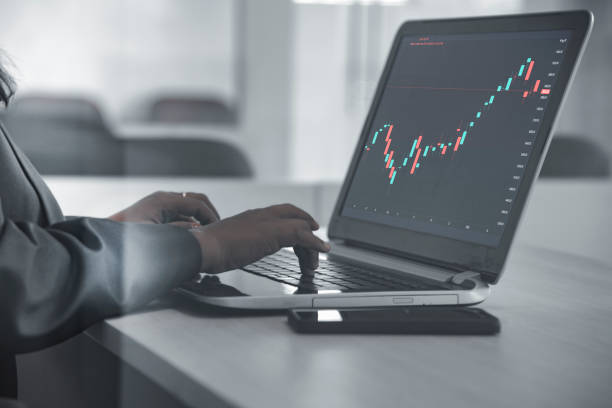 istock Business women analysing graph on laptop computer 1363984193