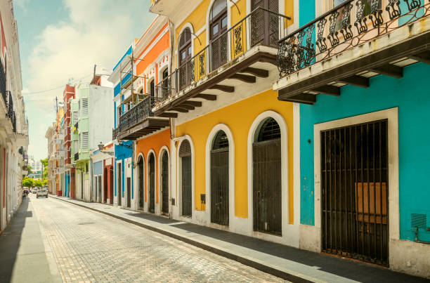 colorful houses in old san juan, puerto rico - old san juan imagens e fotografias de stock