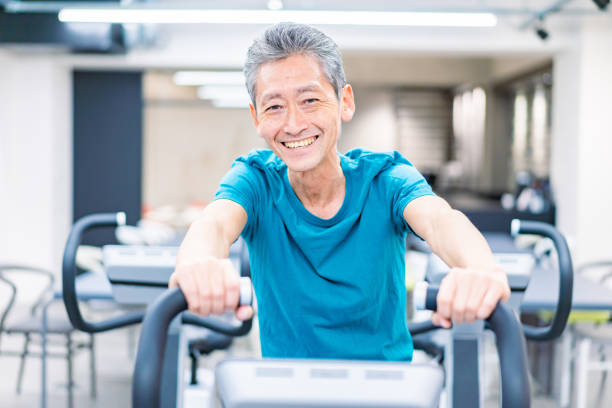 istock Old man working out at the gym 1363985323