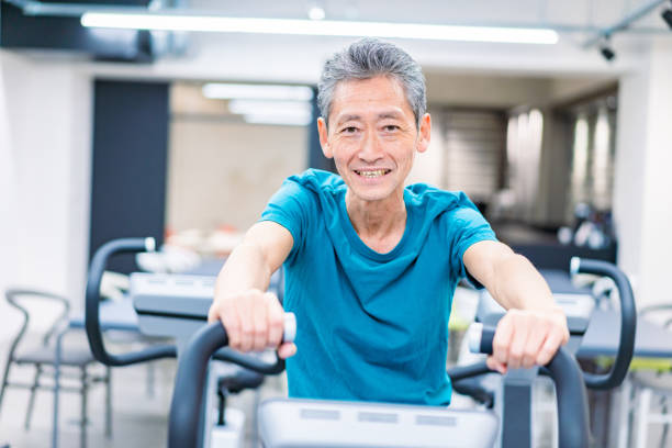 istock Old man working out at the gym 1363985333