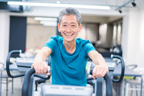 istock Old man working out at the gym 1363985335