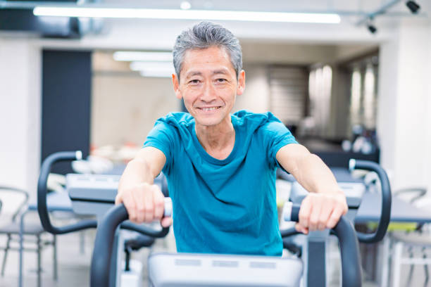 istock Old man working out at the gym 1363985336
