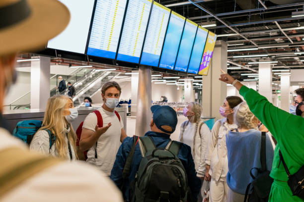 catching the next flight - schiphol stockfoto's en -beelden