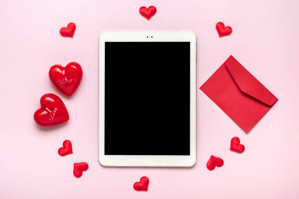 istock digital tablet for chooses gifts, makes purchase, envelope, red hearts on pink table Top view Flat lay Holiday shopping list, Happy Valentine's day, party, online shop concept Mock up 1363991916
