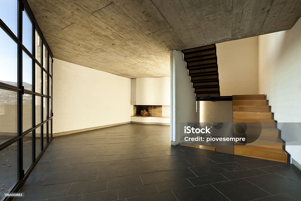 Пустой Вилла интерьер современный номер с камином - Стоковые фото Архитектура роялти-фри
