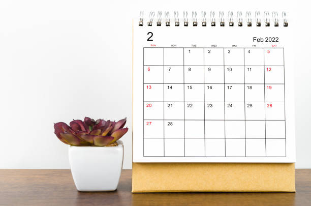 istock February 2022 desk calendar with plant pot. 1364016029