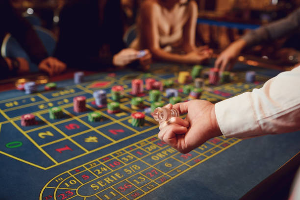 istock Croupier hand indicates the winning sector on the roulette table. 1364021278