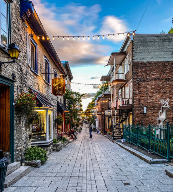 rue du petit champlain - quebec zdjęcia i obrazy z banku zdjęć