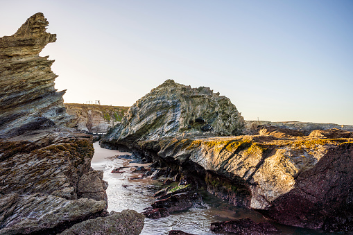 Hermoso paisaje y paisaje marino con formación rocosa en la playa de Samoqueira, Alentejo, Portugal photo