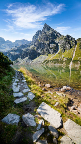 feriados na polônia - lagoa black gasienicowy nas montanhas tatra - tatra mountains zakopane lake mountain - fotografias e filmes do acervo