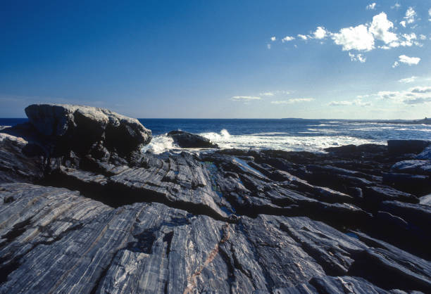 пемакид пойнт - метаморфический скалистый берег - 1985 - pemaquid point lighthouse стоковые фото и изображения