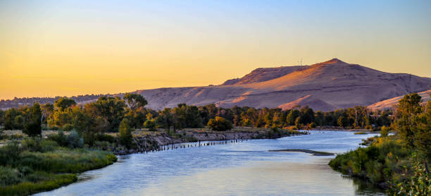 ボイシ川の夕焼け - boise river ストックフォトと画像