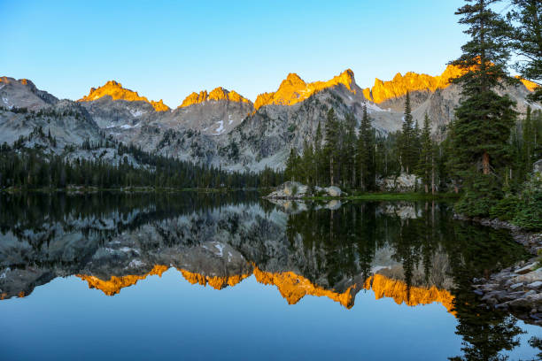 sawtooth mountains wilderness area in der nähe von sun valley, idaho - sawtooth national recreation area stock-fotos und bilder