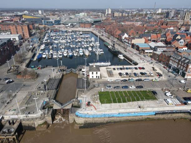 istock Kingston upon Hull cityscape 1364104144
