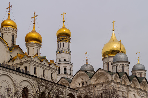 Golden domes of the Cathedral of the Archangel and Annunciation Cathedral in the Moscow Kremlin