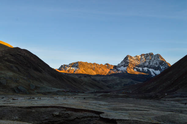 istock Sunrise on the Auzangate 1364115386