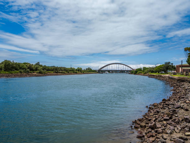 kowie river and the arch-bridge of port alfred eastern cape south africa - port alfred imagens e fotografias de stock