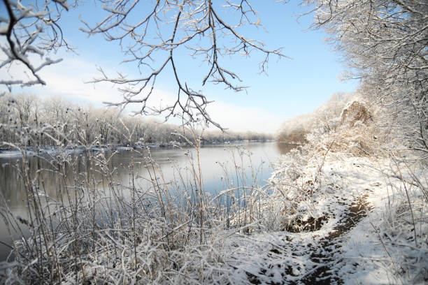 A snowy footpath along the banks of the Mississippi River
