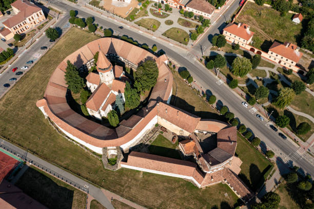 l’église du château de prejmer en roumanie - prejmer fortress photos et images de collection