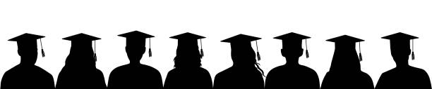 absolwenci w akademickiej kwadratowej czapce, sylwetce. ilustracja wektorowa - silhouette student teenager university stock illustrations