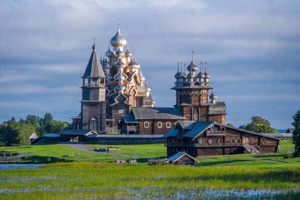 Wooden houses and churches on Kizhi island, Russia Wooden houses and churches on the island of Kizhi in the Russian region of Karelia republic of karelia russia stock pictures, royalty-free photos & images