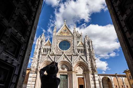 Traveling in Tuscany: the medieval town of Siena. the Duomo di Siena