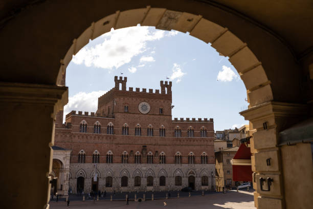 istock Traveling in Tuscany: Piazza del Campo of Siena 1364348165