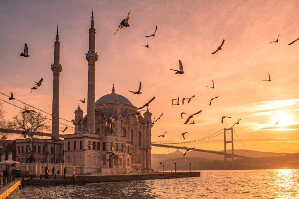 la mezquita de ortaköy - ortakoy mosque fotografías e imágenes de stock