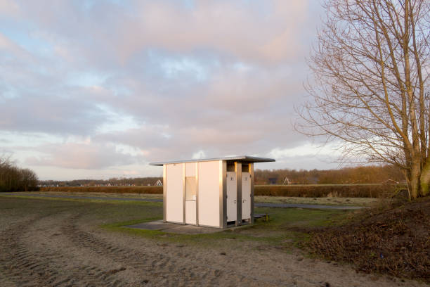 Toilet house on Harderstrand North On the Noorderstrand of the Veluwemeer in Biddinghuizen there is a small toilet block where day trippers can refresh themselves and use the toilet. biddinghuizen stock pictures, royalty-free photos & images