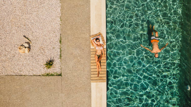 pool days - bikini summer vacations looking down imagens e fotografias de stock