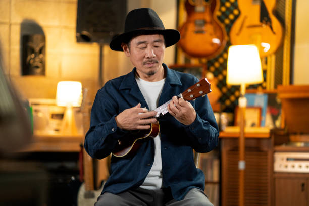 istock Mature Japanese male playing the ukulele 1364372908