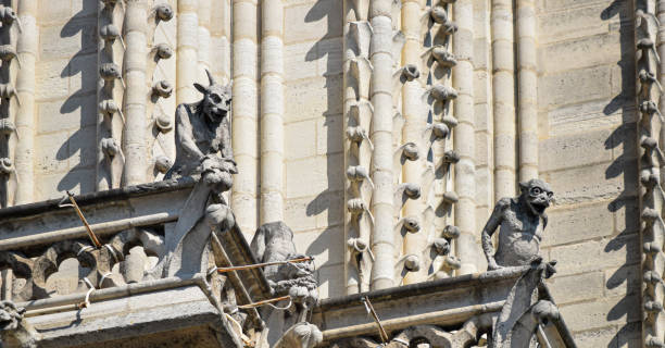 close-up and detail of gargoyles on the façade of the gothic cathedral of notre dame in paris, france - church close up paris france gothic style imagens e fotografias de stock