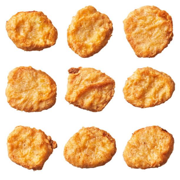 bunch von chicken nuggets isoliert auf weißem hintergrund - goldnugget stock-fotos und bilder