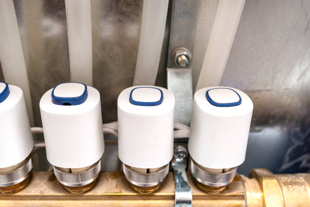 istock New brass manifold for underfloor heating with closed and open thermoelectric actuator. 1364438734