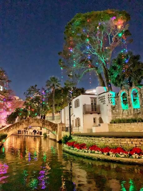 san antonio riverwalk zu weihnachten - 6645 stock-fotos und bilder