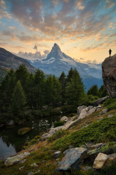 matterhorn in the swiss alps during sunset in summer 2021 - travel vertical tourist switzerland imagens e fotografias de stock