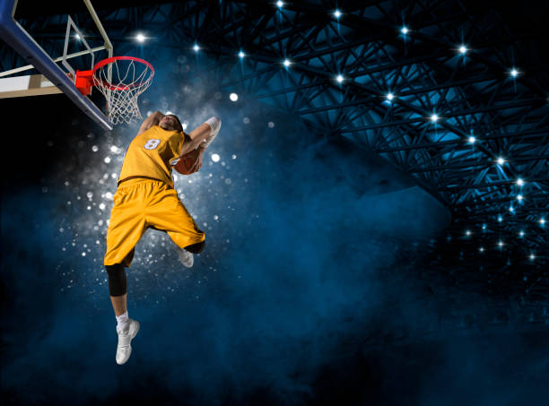 jogadores de basquete em ação - cesto de basquetebol - fotografias e filmes do acervo