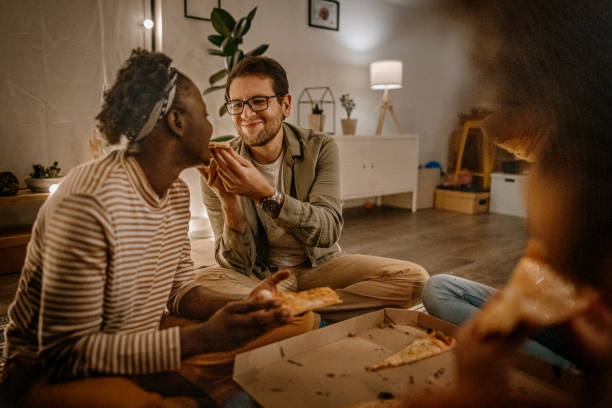 istock Husband feeding pizza to wife 1364487002
