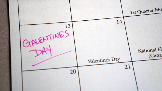 カレンダー上のガレンタインの日 - number 13 写真 ストックフォトと画像