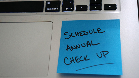 Sticky note reminder to schedule annual check up.