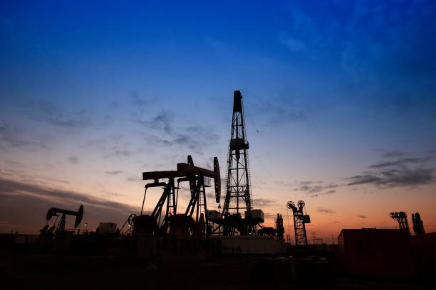 istock Oil drilling platform in the beautiful night 1364507574