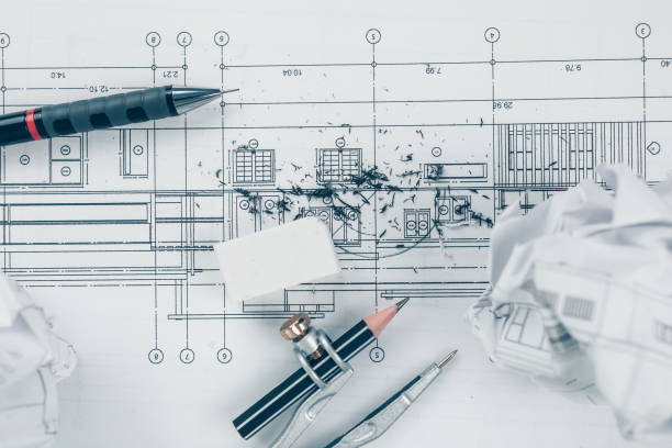 블루프린트 를 작업하는 드로잉 디자인에 지우개 부스러기, 나침반 및 연필. 하우스 기획 설계 및 건설 개념. - business construction eraser blueprint 뉴스 사진 이미지