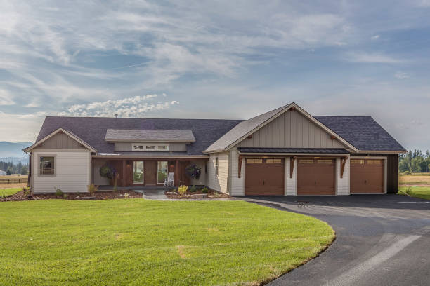 istock New home with three car garage 1364539136