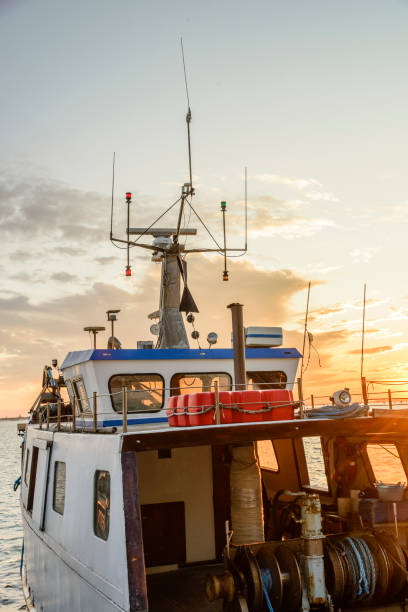 istock Yacht im Sonnenuntergang 1364566464