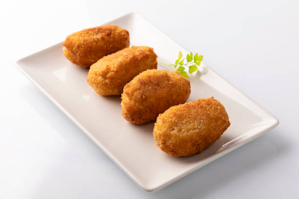 tapa de croquetas o croquetas - spanish cuisine fotografías e imágenes de stock