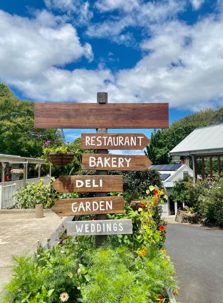 country garden wood direction sign - usa restaurant flower bed beauty in nature imagens e fotografias de stock