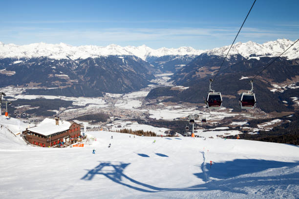 dolomitas, itália. kronplatz (mapa de corones), - val pusteria - fotografias e filmes do acervo