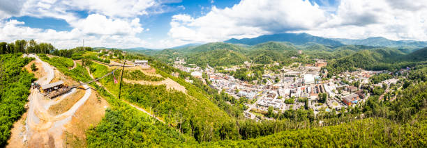 테네시 주 개틀린버그의 공중 파노라마 - gatlinburg tennessee city town 뉴스 사진 이미지